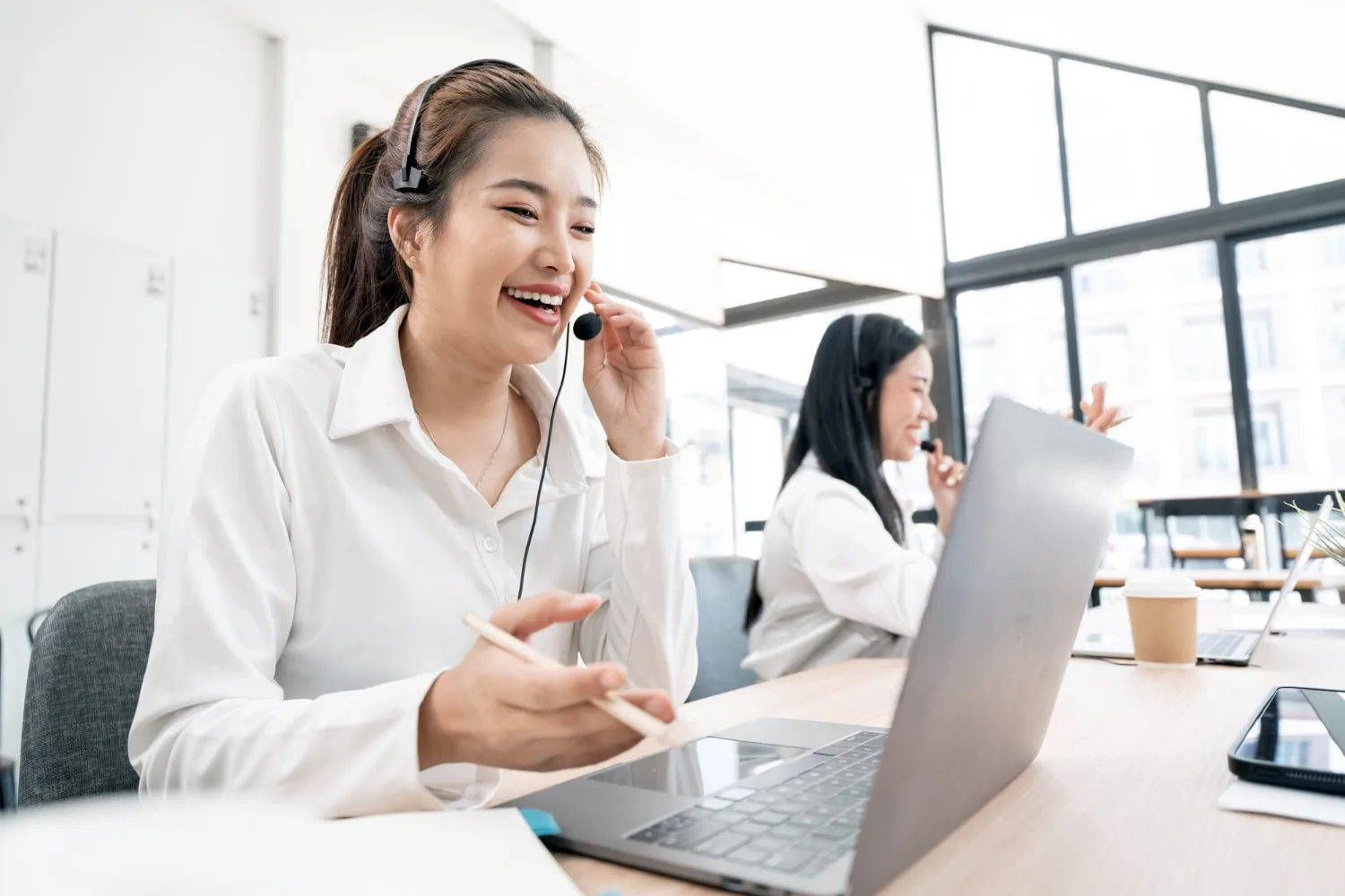 How Outsourced IT Staff Boost Telecom Efficiency — illustration