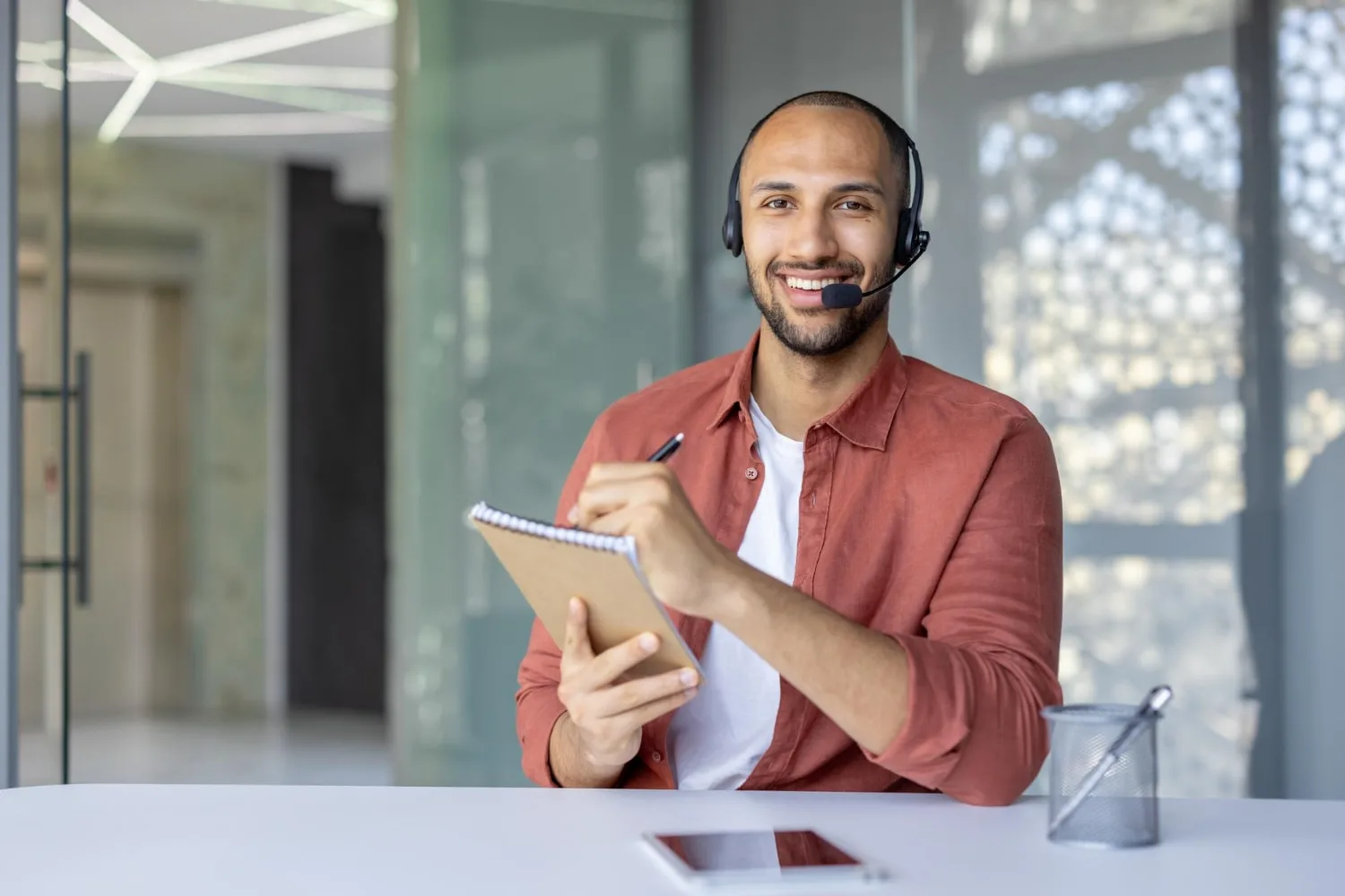How Outsourced IT Staff Boost Telecom Efficiency — illustration